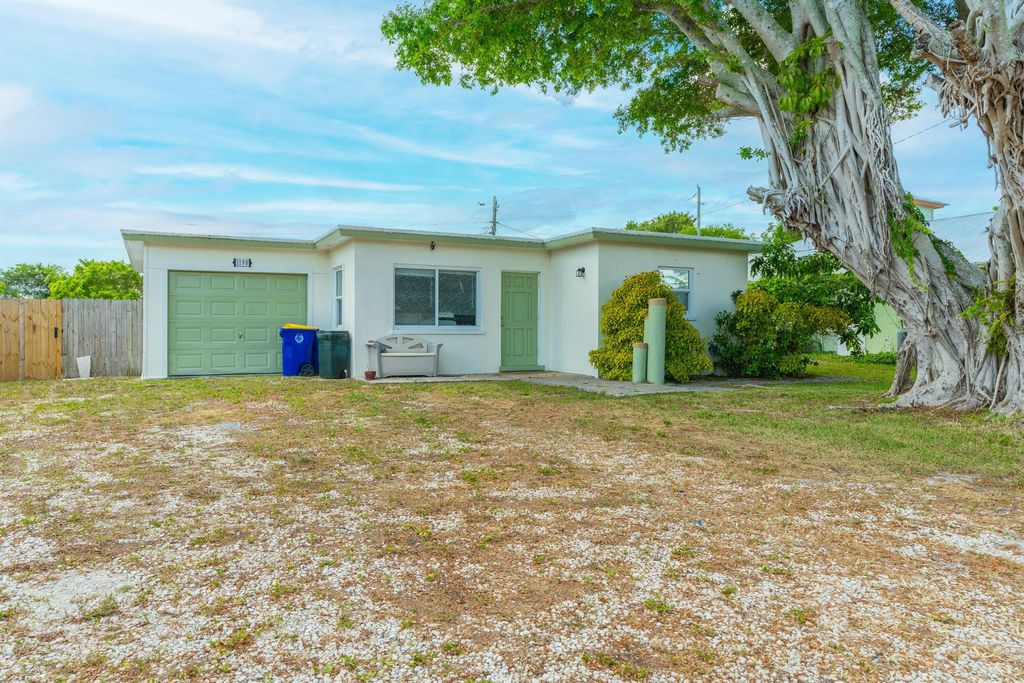 Photo of 1190 NW 15th Street, Stuart, FL 34994 (MLS # R10995441)