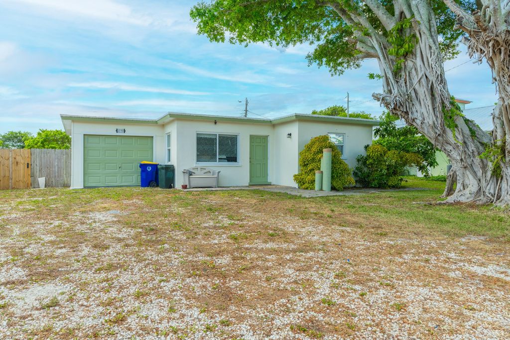 Photo of 1190 NW 15th Street, Stuart, FL 34994 (MLS # R10995441)