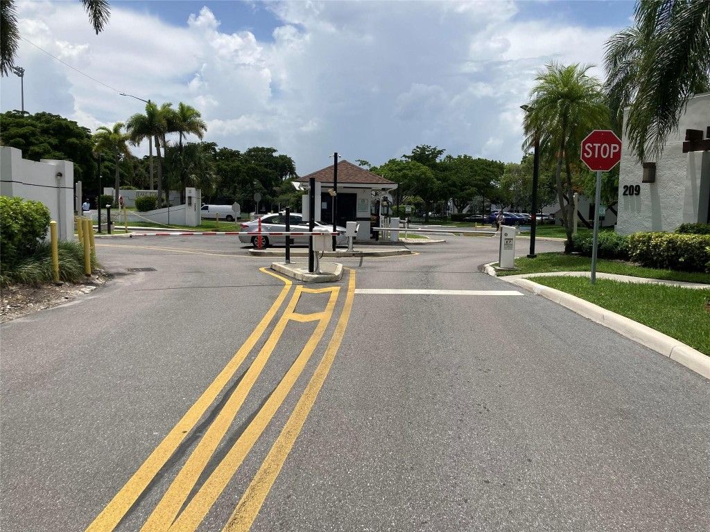 Photo of 212 Lake Pointe Drive #313, Oakland Park, FL 33309 (MLS # F10524692)