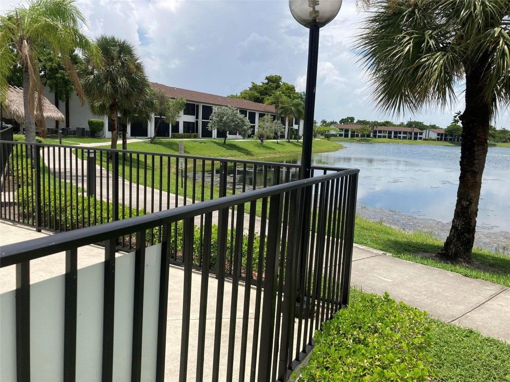 Photo of 212 Lake Pointe Drive #313, Oakland Park, FL 33309 (MLS # F10524692)