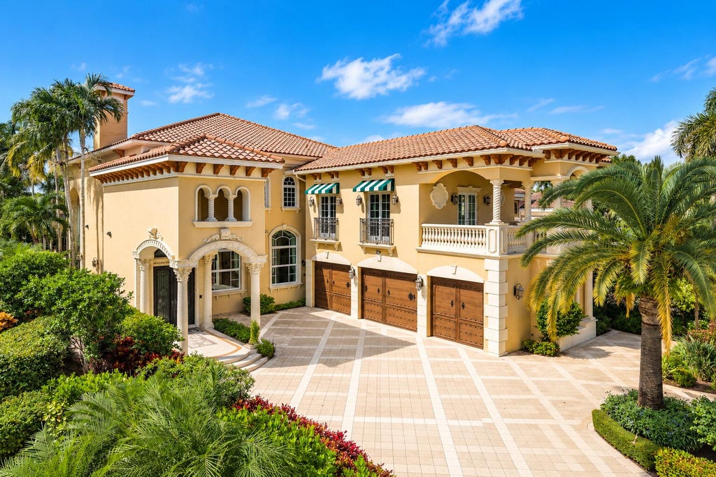 Photo of 16519 Senterra Drive, Delray Beach, FL 33484 (MLS # B26092227)