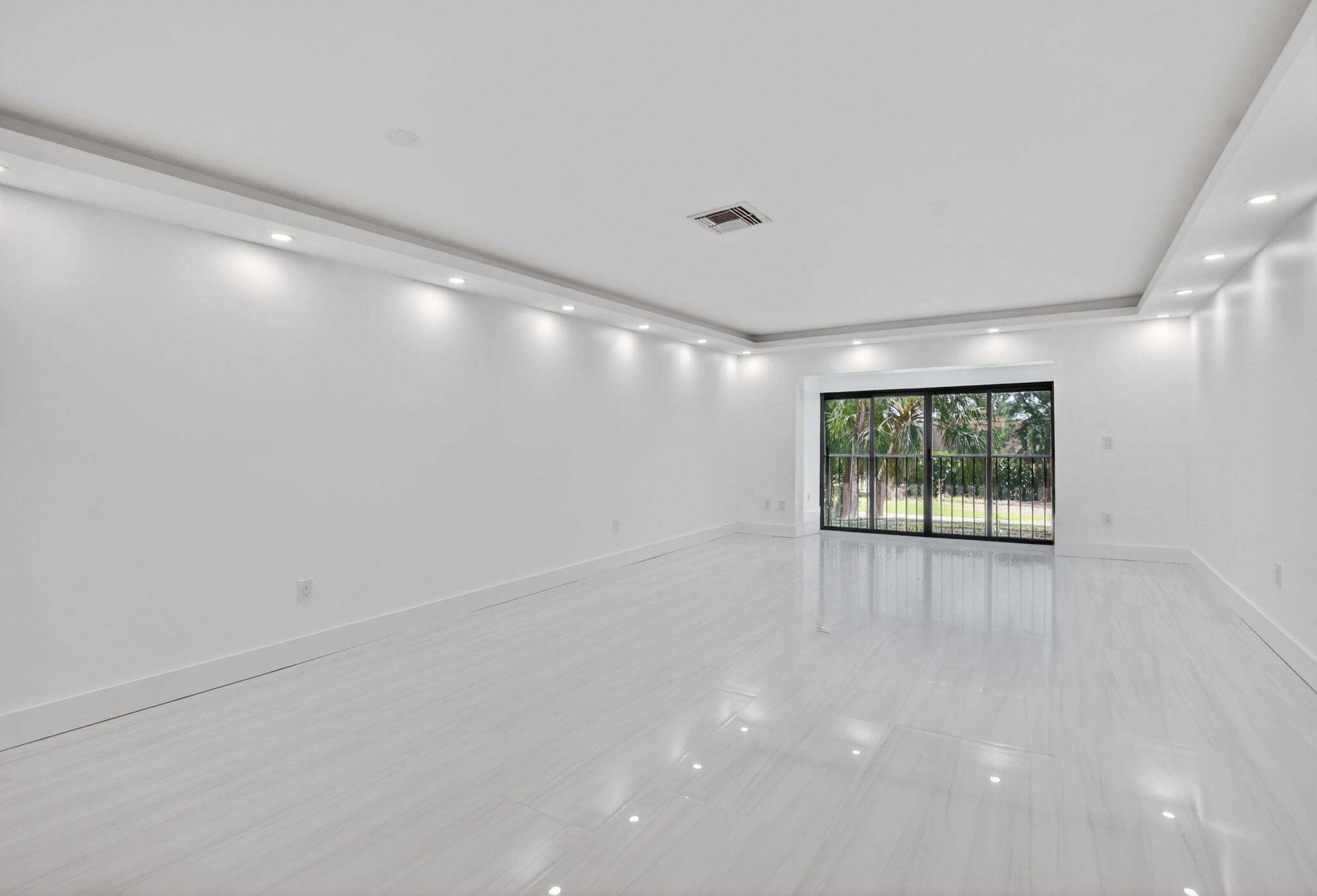 9272 Vista Del Lago 28F