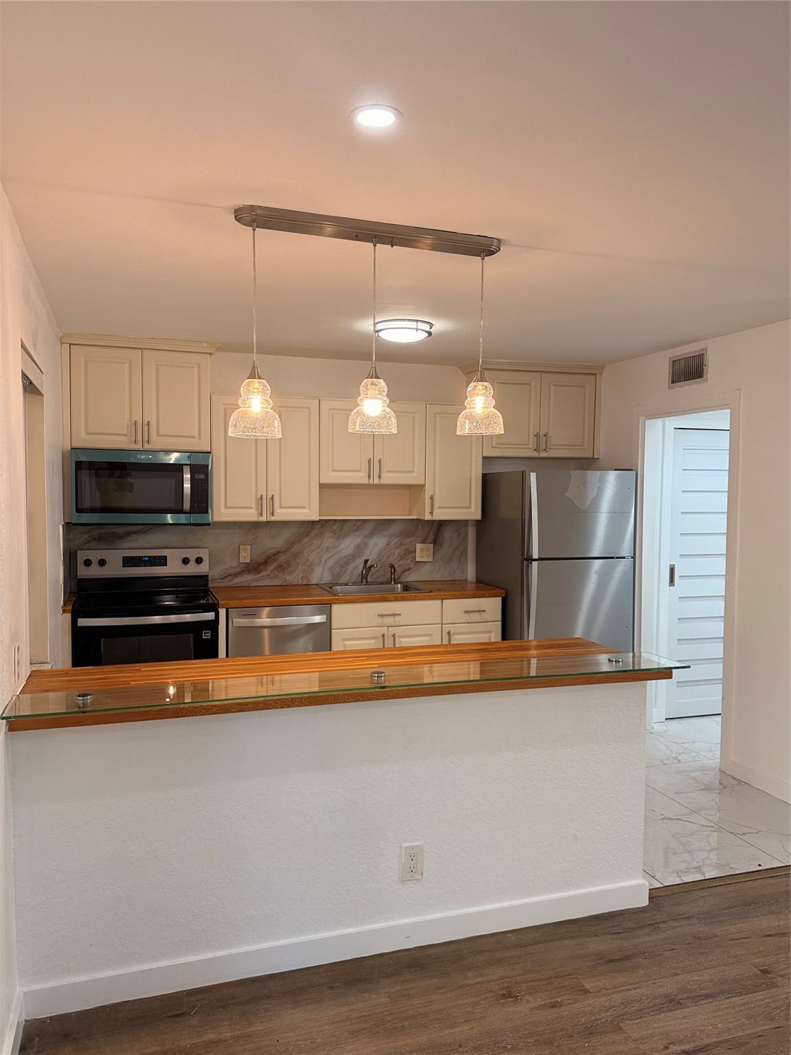 No1 Palm-Aire Village Con - Residential Lease