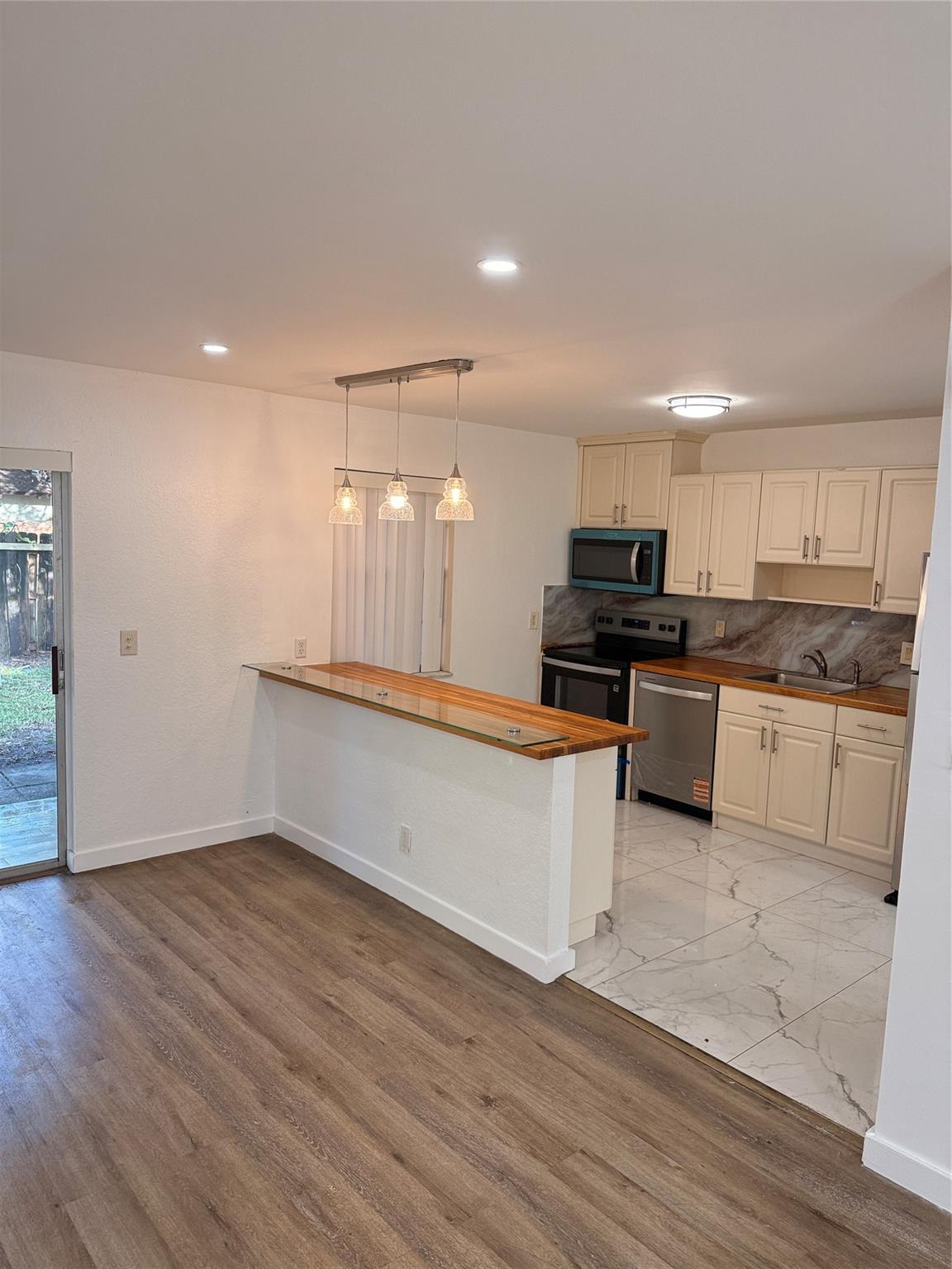 No1 Palm-Aire Village Con - Residential Lease