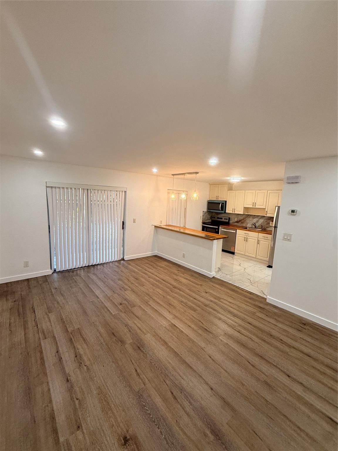 No1 Palm-Aire Village Con - Residential Lease