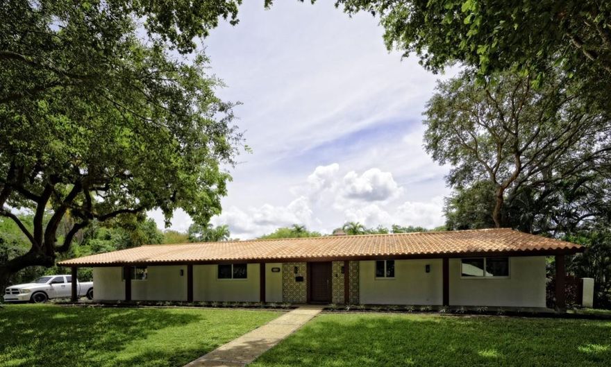 Remodeled ranch features 4 bedrooms, 3 full bathrooms, 3,800 sq feet of living with pool. Best price per square ft in sought after Plantation Park. Large covered front porch. Oak wood floors throughout living rooms and bedroom areas. Florida room features a full bar, billiards table and a spacious living area. Home has 2 fireplaces with beautiful Spanish Tiles. Kitchen has a double oven with newer appliances and a pass through to the bar area. Home is perfect family gatherings, or having friends over for the game. 4th bedroom is a full guest room with large living room, fire place, walk in closet and refrigerator. Side yard has plenty of room for a boat. Impact windows throughout. Close to all major highways, public parks, golf courses, malls and restaurants.