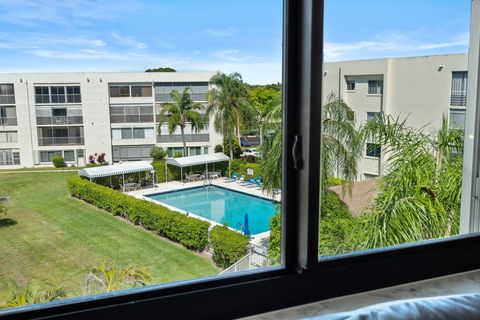 Tiny photo for 3138 Via Poinciana Dr #410, Lake Worth, FL 33467 (MLS # B26022351)