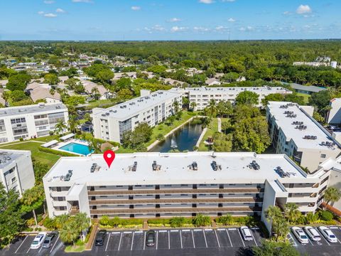 Tiny photo for 3138 Via Poinciana Dr #410, Lake Worth, FL 33467 (MLS # B26022351)