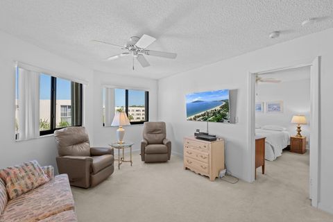 Tiny photo for 3138 Via Poinciana Dr #410, Lake Worth, FL 33467 (MLS # B26022351)