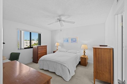 Tiny photo for 3138 Via Poinciana Dr #410, Lake Worth, FL 33467 (MLS # B26022351)