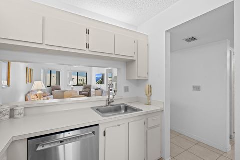 Tiny photo for 3138 Via Poinciana Dr #410, Lake Worth, FL 33467 (MLS # B26022351)