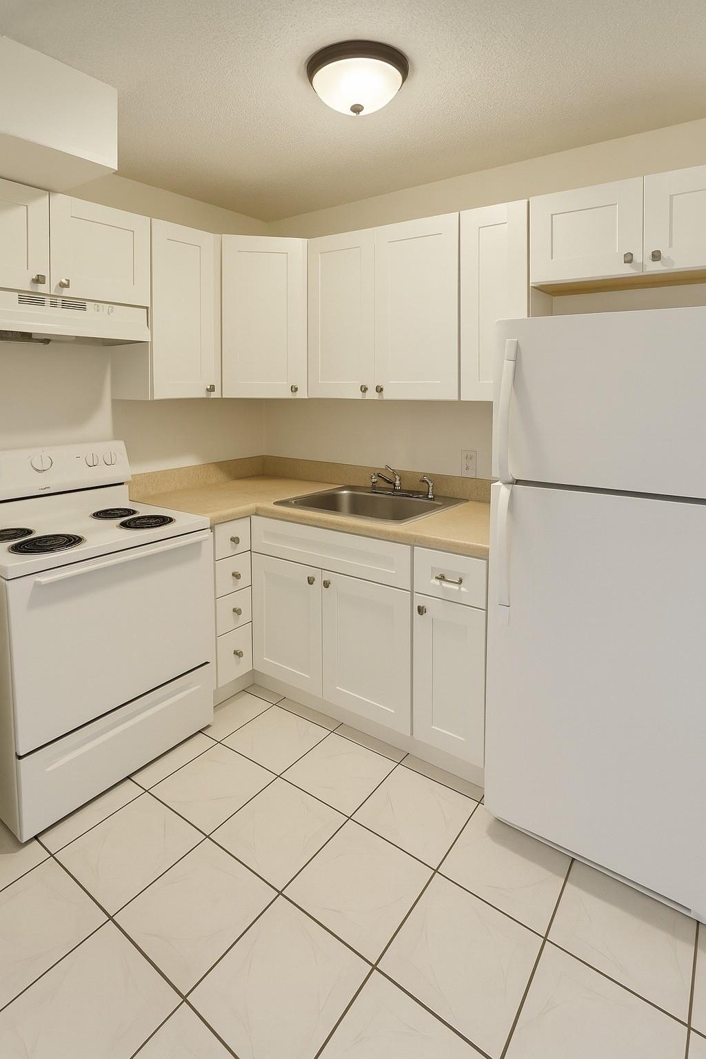 Lauderdale Park 6-33 1/2 - Residential Lease