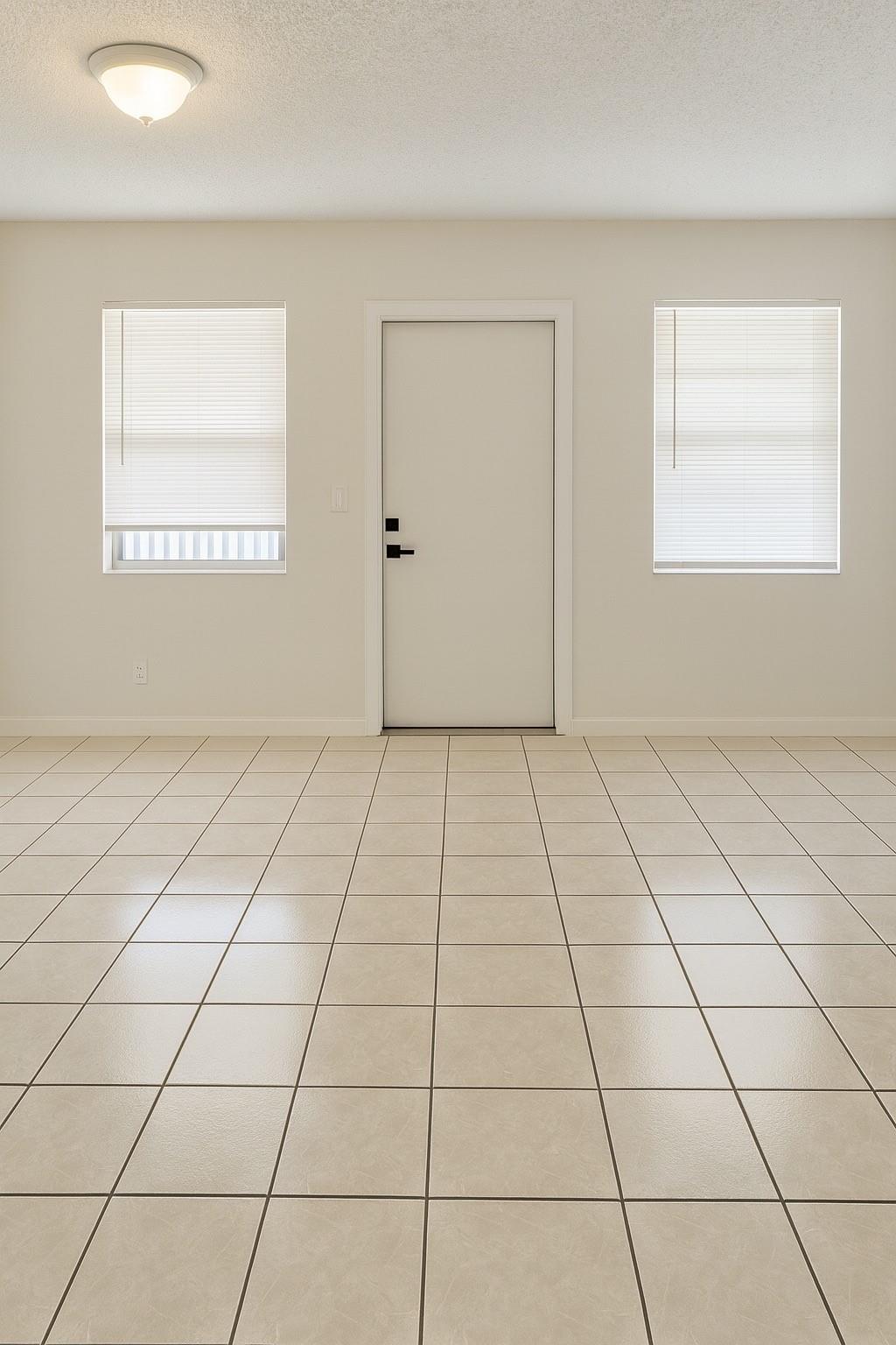 Lauderdale Park 6-33 1/2 - Residential Lease