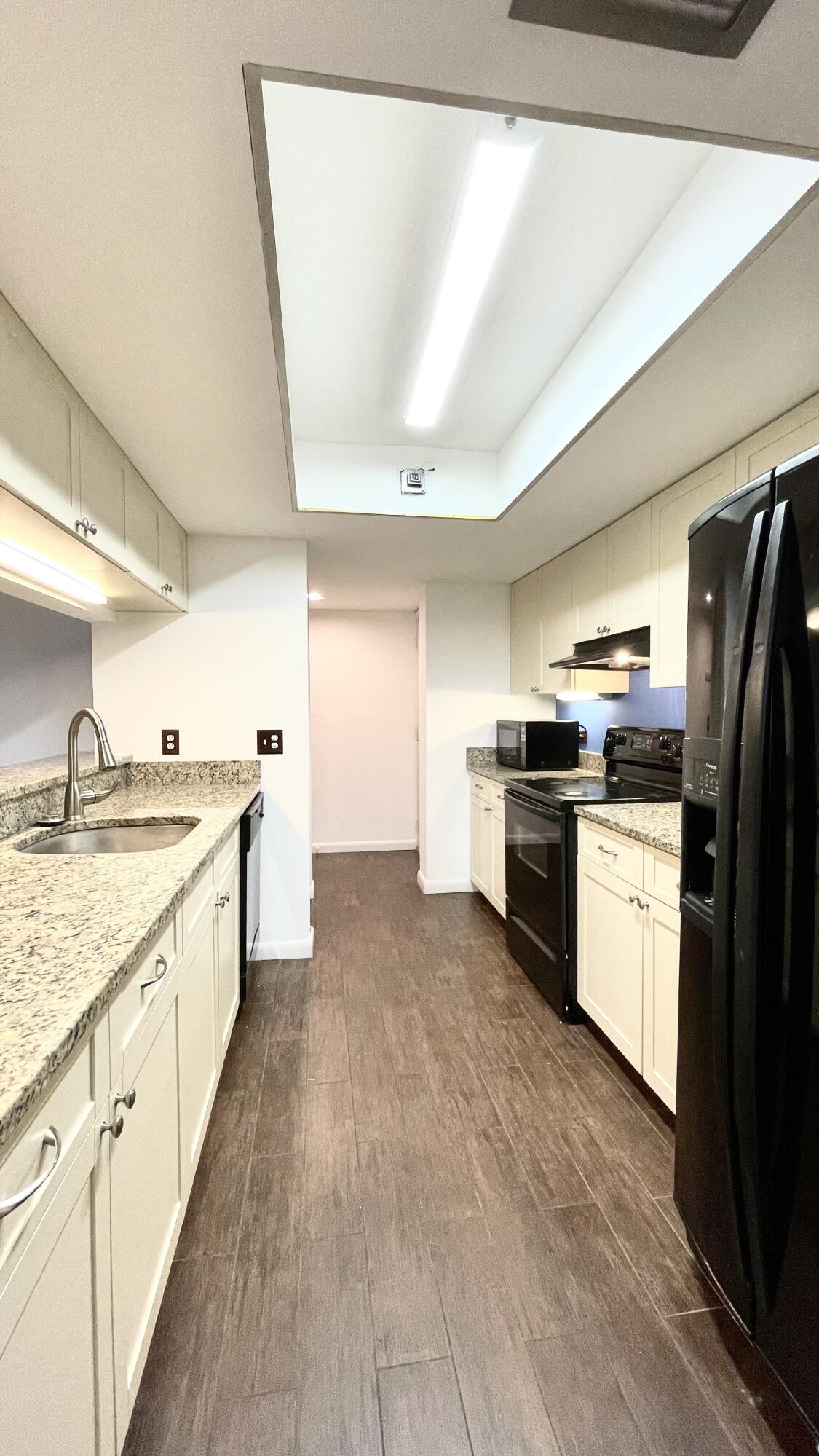 MNR FOREST CONDO I - Residential Lease