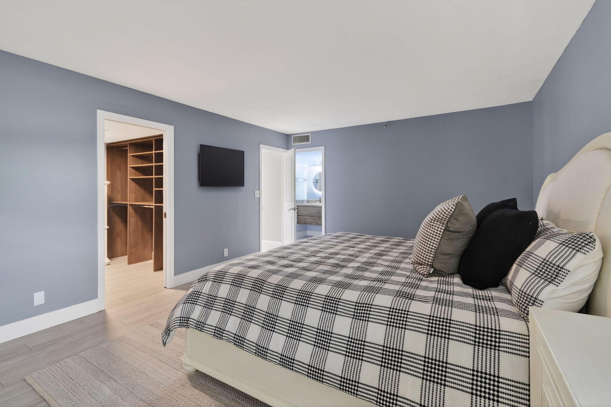 EVERGLADES OF NORTH PALM - Residential Lease