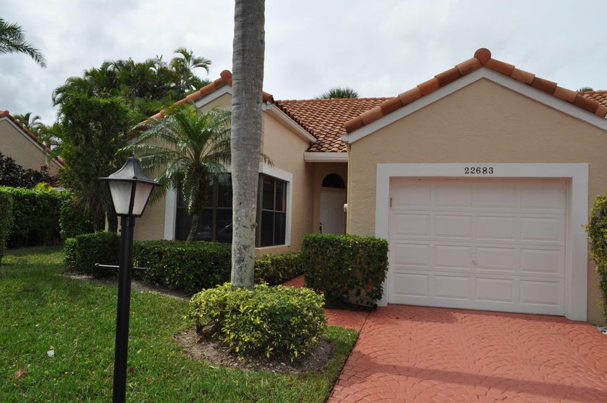 Single story villa with 1 car garage. Carpets thru out living areas and both bedrooms, ceramic tile in kitchen area. Large Screened patio off the dining room with small side yard. Unit has fireplace for those chilly nights that we have so often in South Florida.
For great optional membership plans call the club office.  Al-a-carte membership plans available. Boca Pointe is a club where you can define your life style.