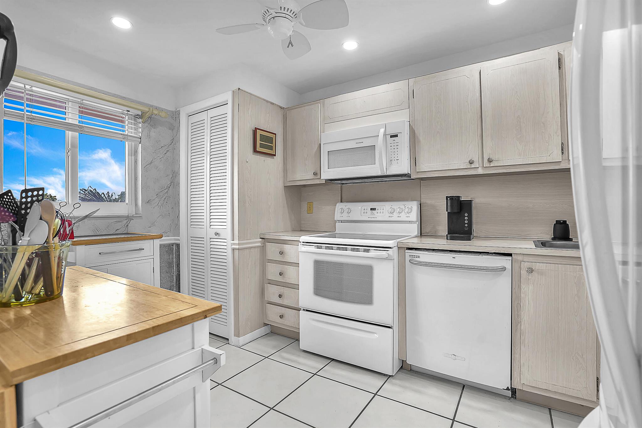 Hillsboro Cove - Residential Lease