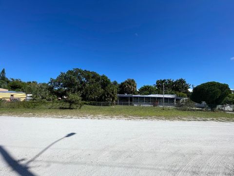 Photo of 1663 NE Wren Avenue, Stuart, FL 34994 (MLS # R11133953)