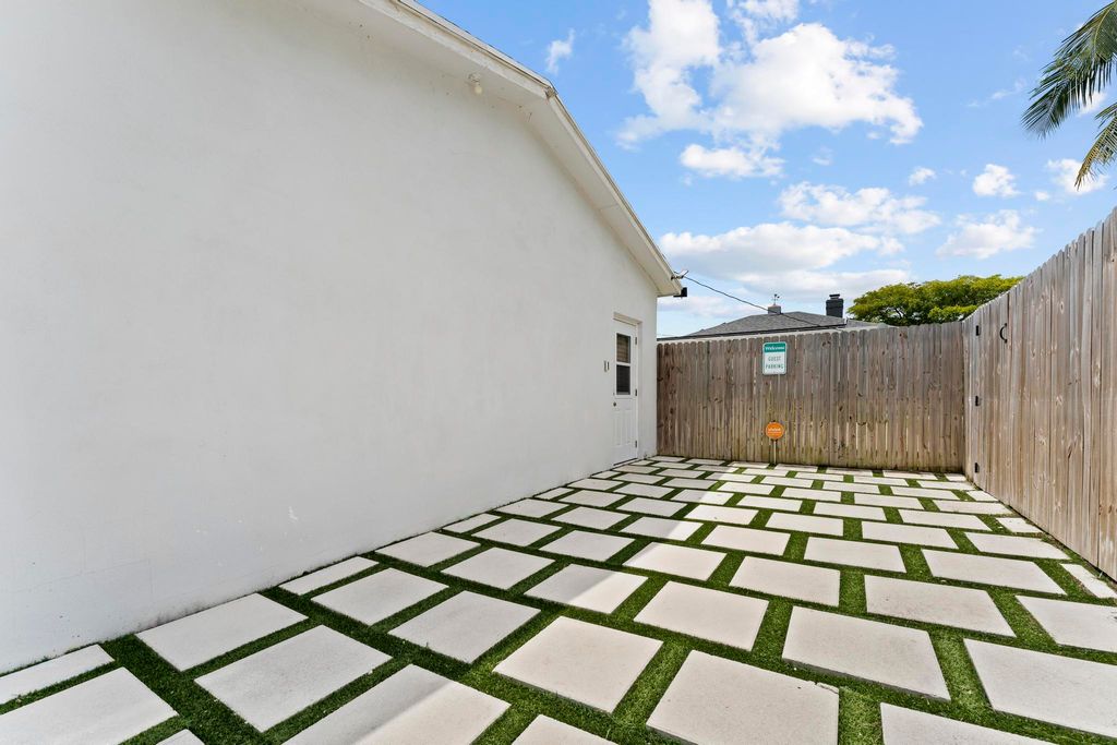 Photo of 727 Hampton Road #B, West Palm Beach, FL 33405 (MLS # B26017996)