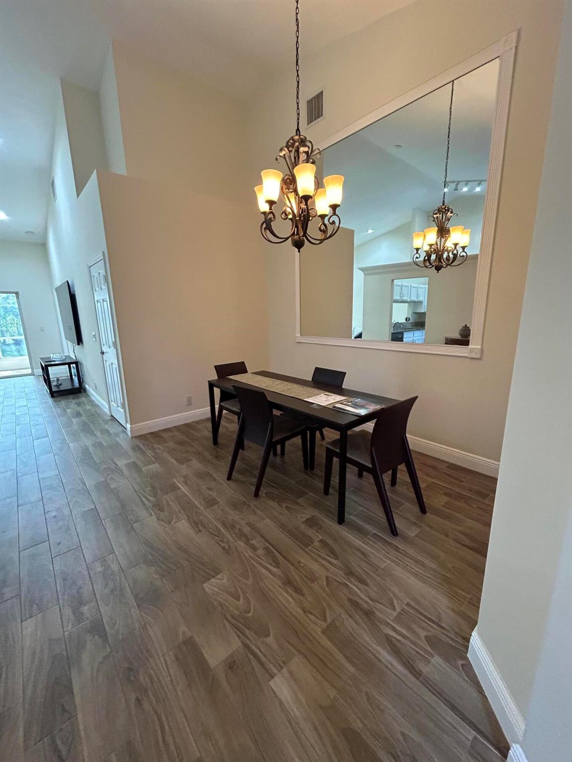 ABERDEEN 22 - Residential Lease