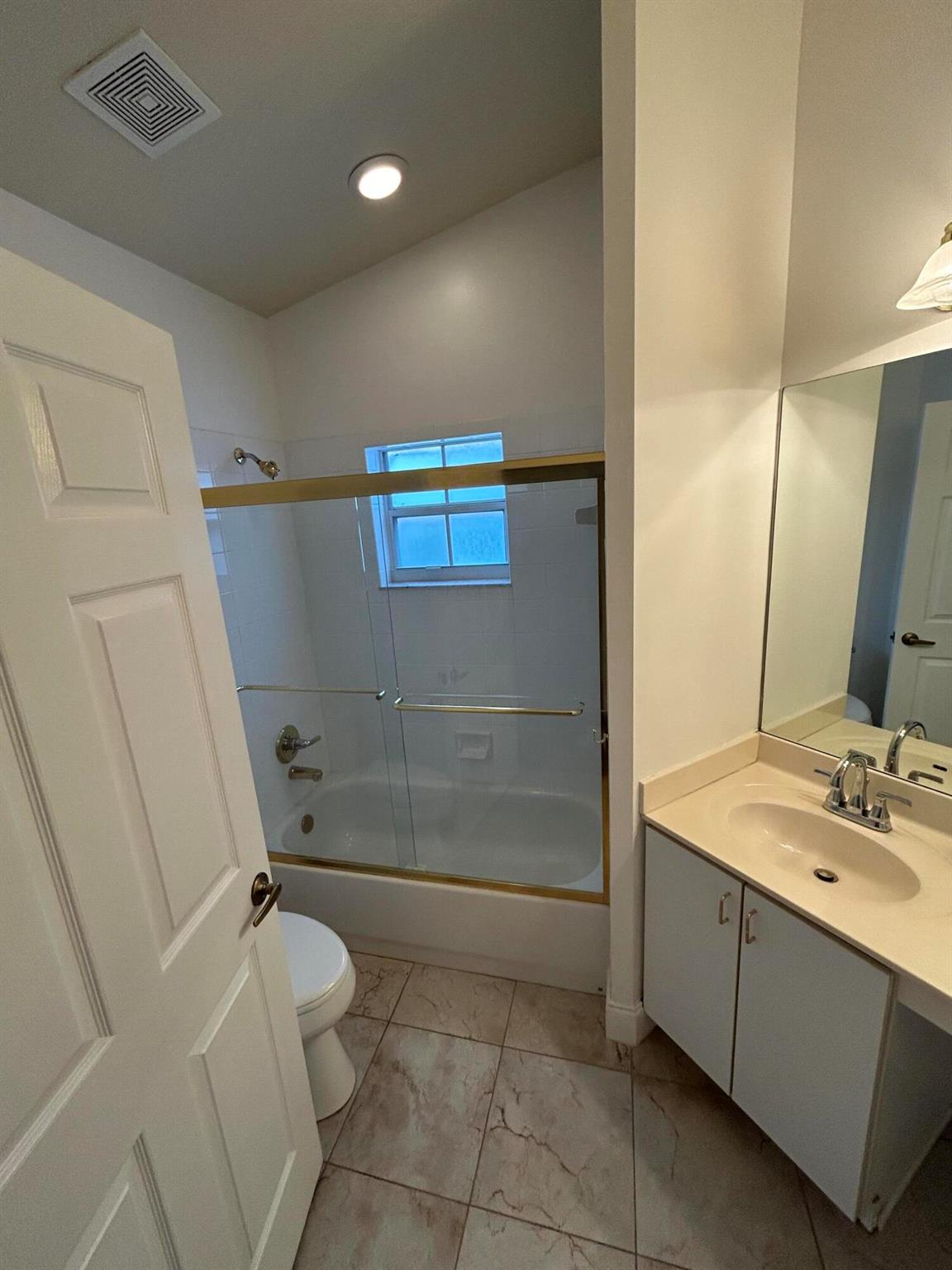 ABERDEEN 22 - Residential Lease