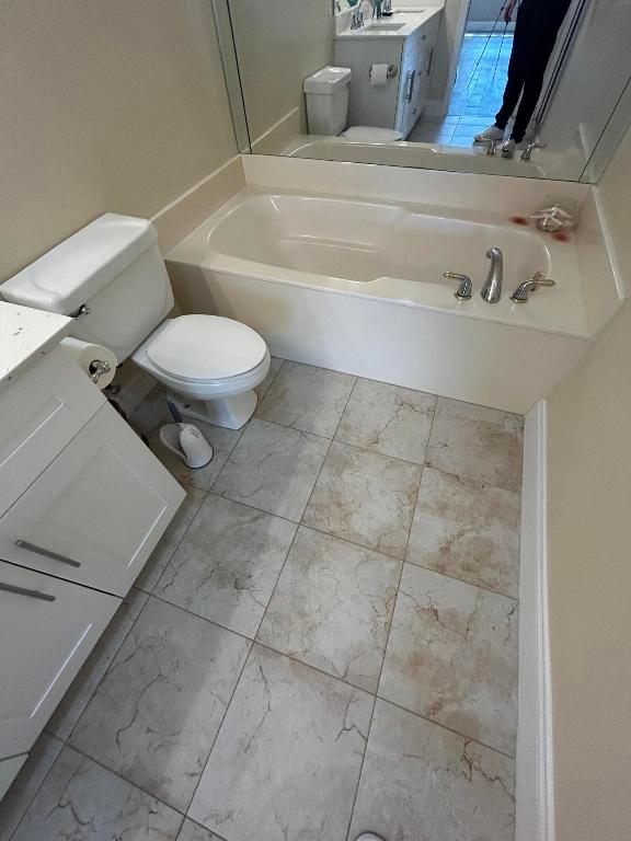 ABERDEEN 22 - Residential Lease