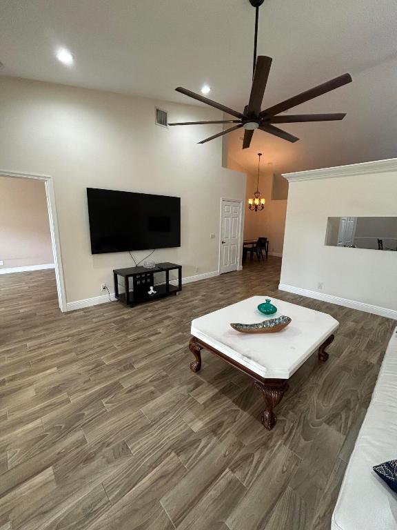 ABERDEEN 22 - Residential Lease