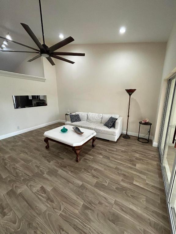 ABERDEEN 22 - Residential Lease