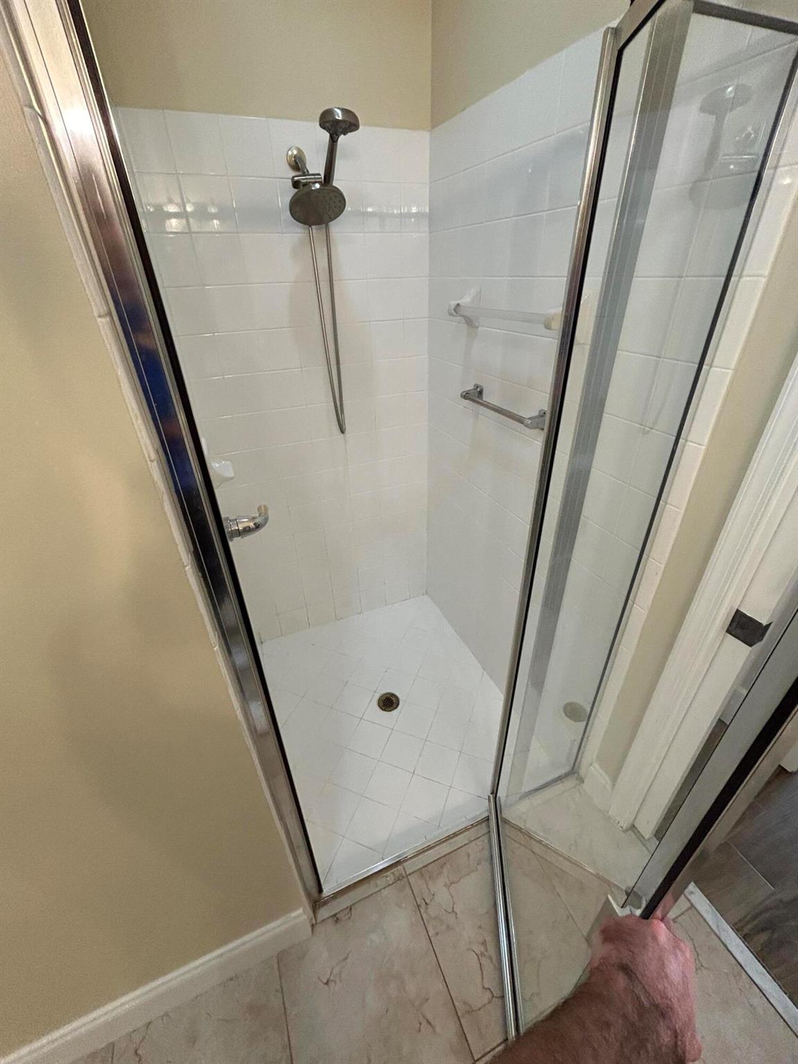 ABERDEEN 22 - Residential Lease