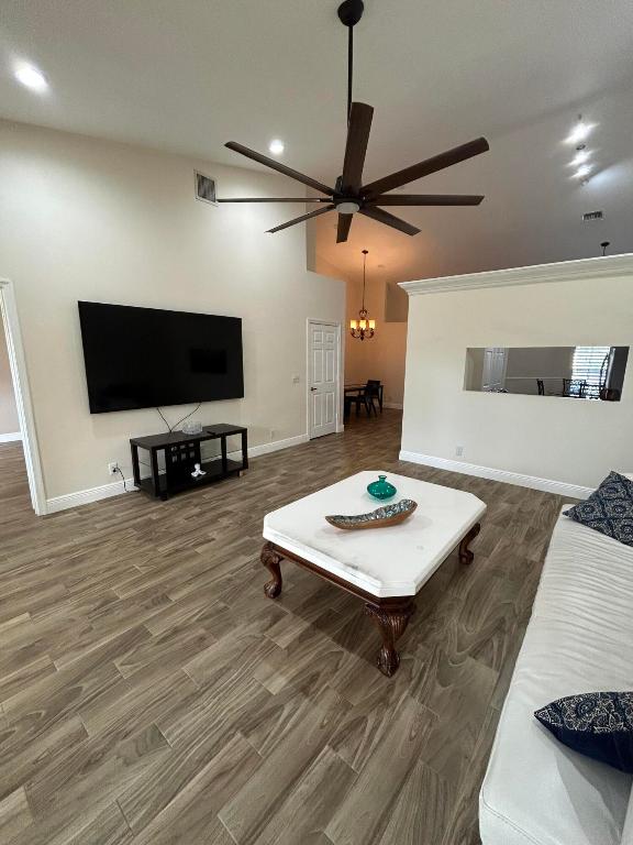 ABERDEEN 22 - Residential Lease