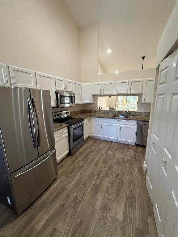 ABERDEEN 22 - Residential Lease