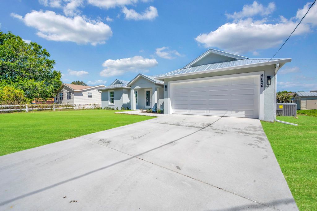 Photo of 5604 Hickory Drive, Fort Pierce, FL 34982 (MLS # R10965155)