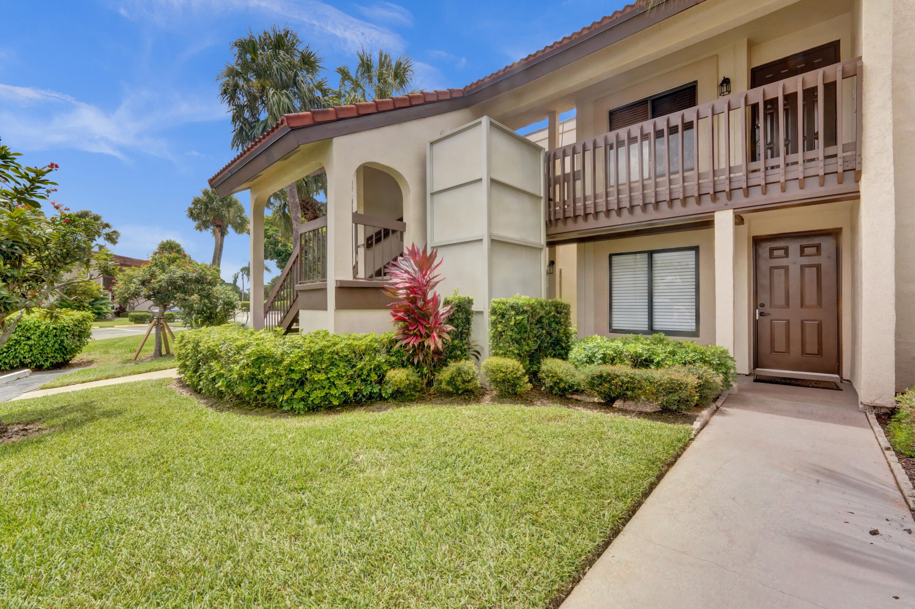 View photos, virtual tours, details... 5306 Cedar Lake Drive 201