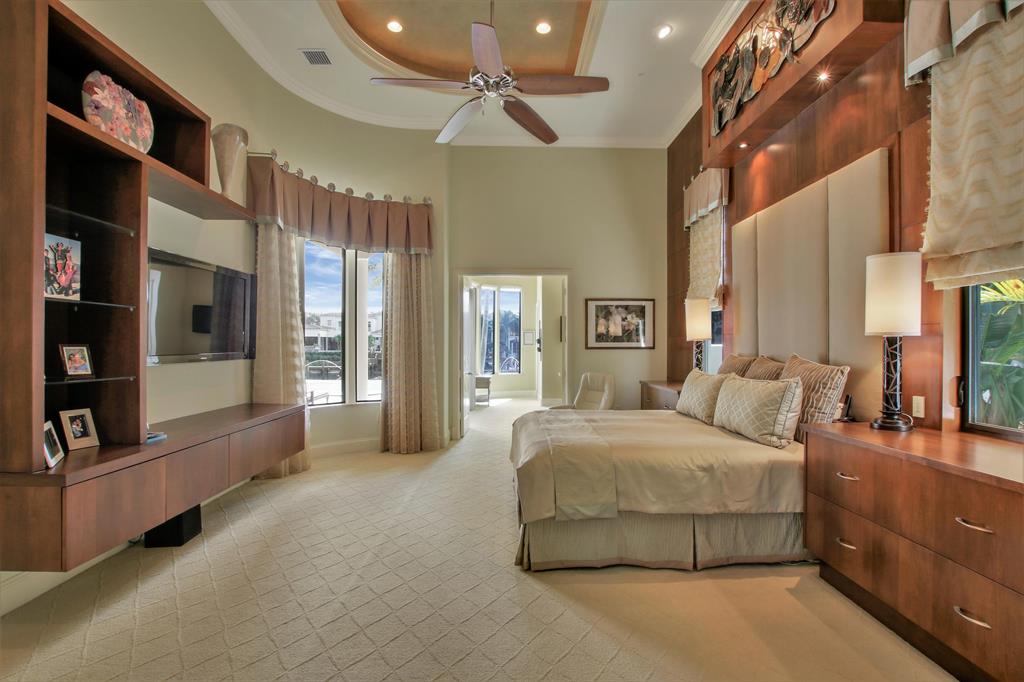 ADMIRALS COVE - Residential