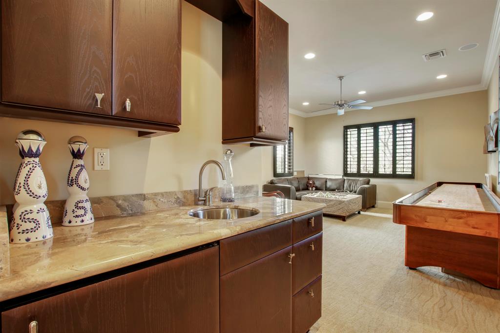 ADMIRALS COVE - Residential