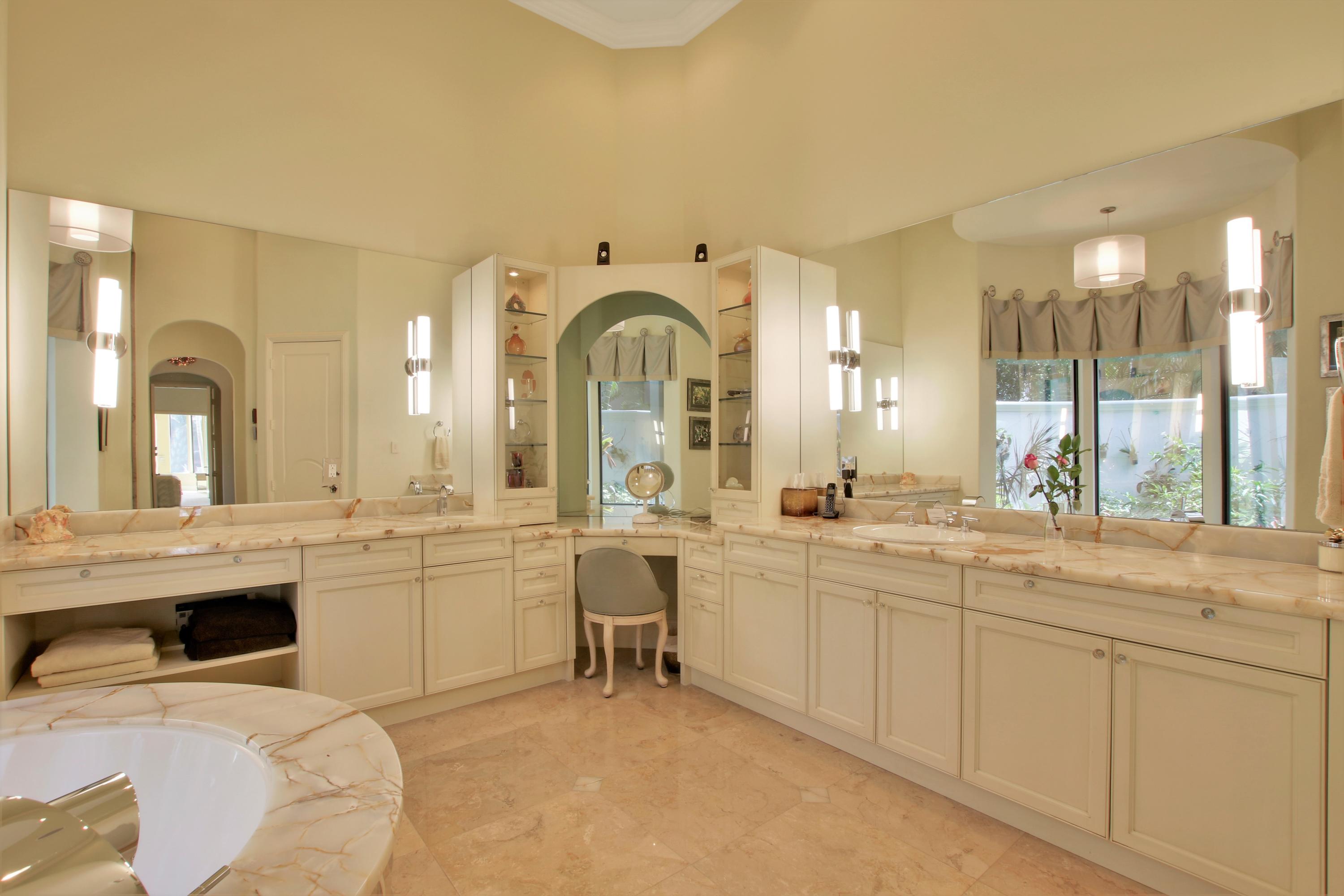 ADMIRALS COVE - Residential