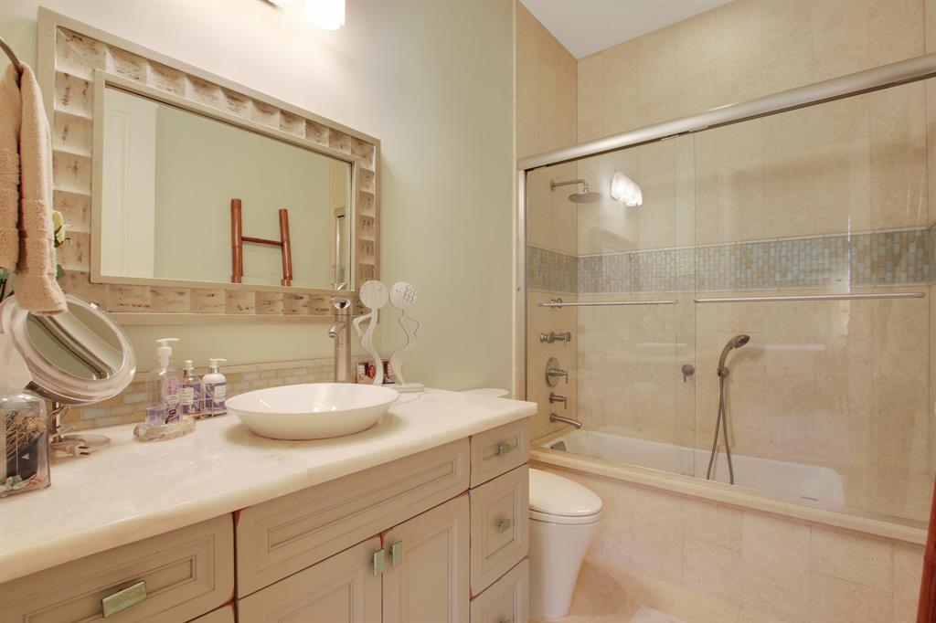 ADMIRALS COVE - Residential