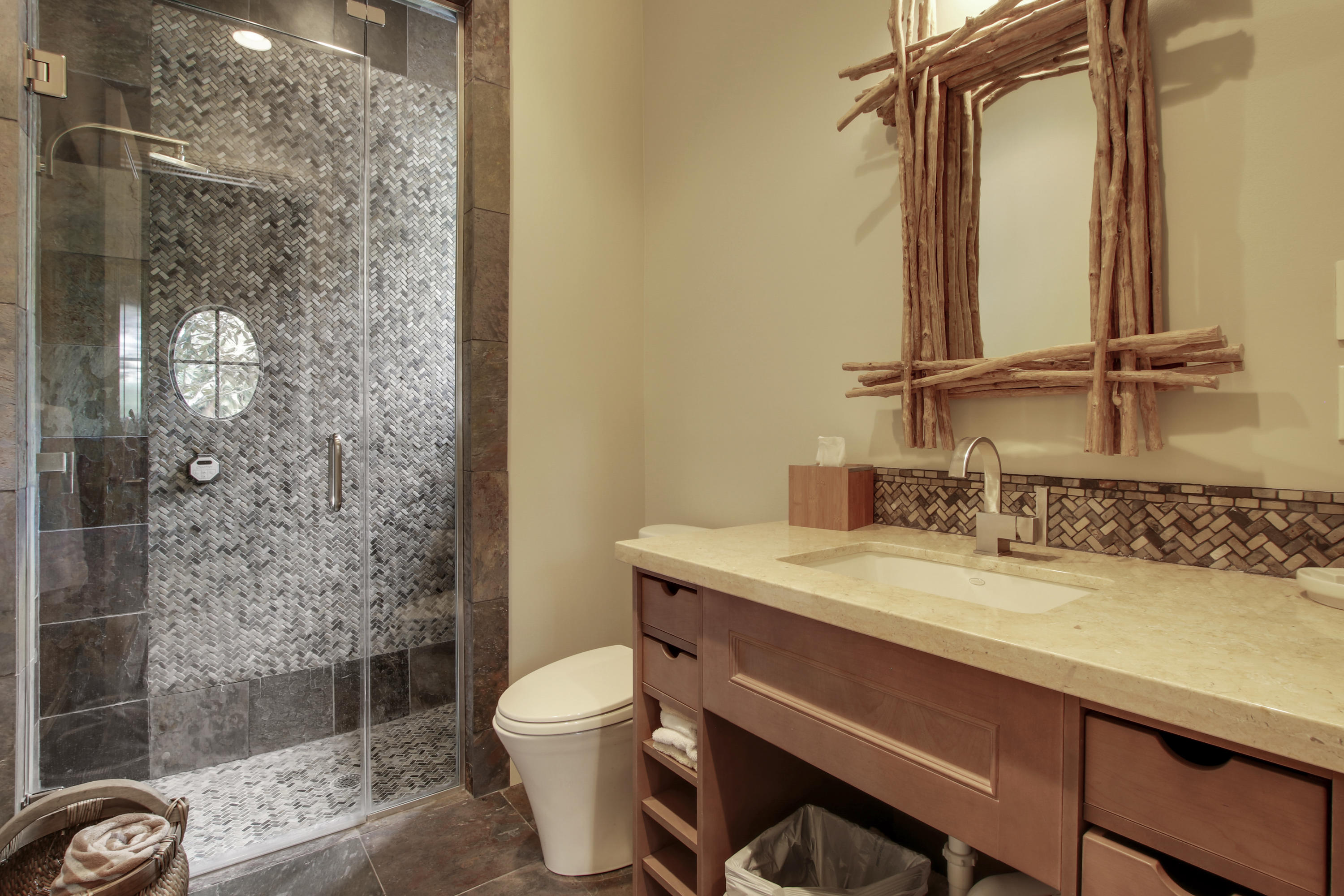 ADMIRALS COVE - Residential