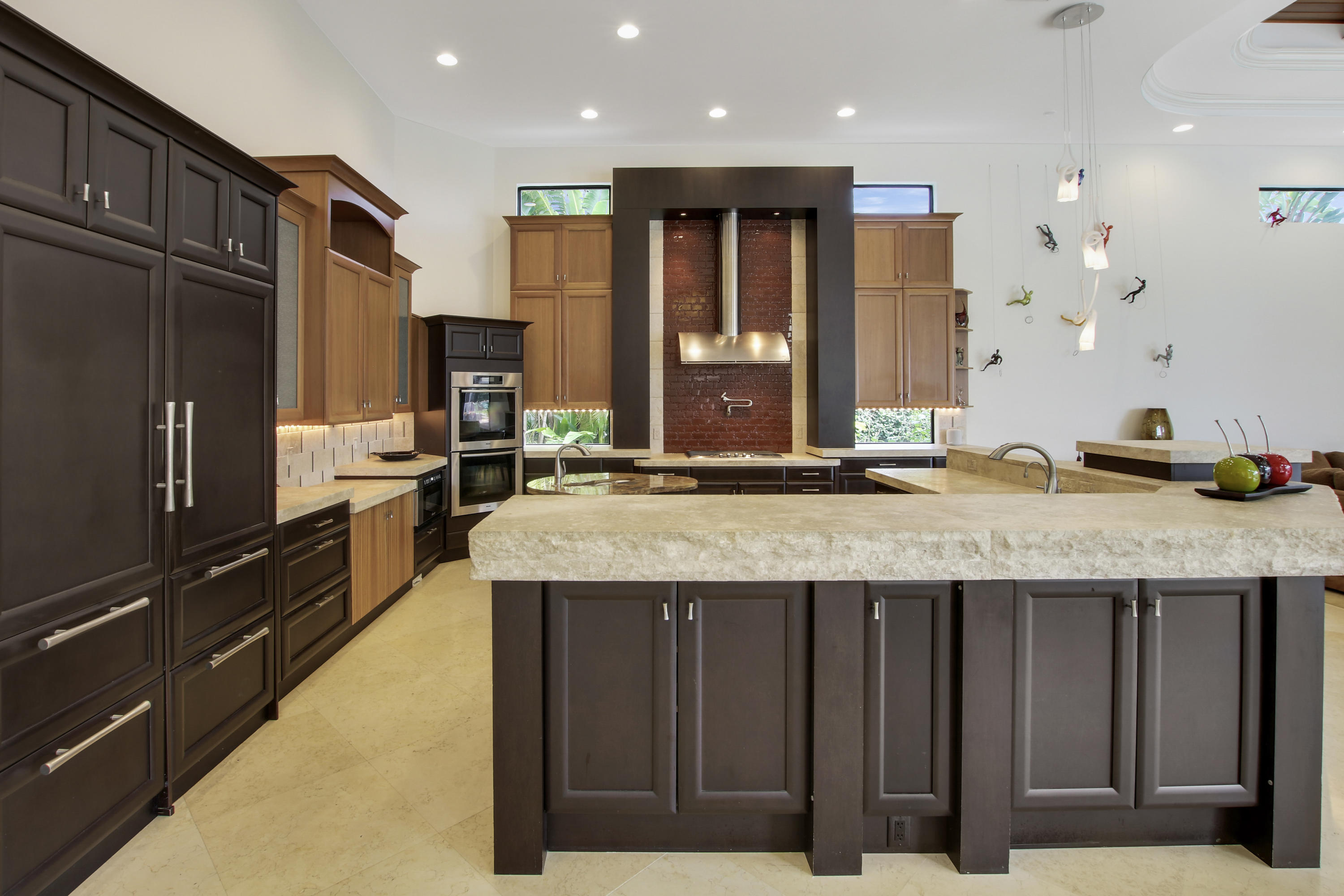 ADMIRALS COVE - Residential