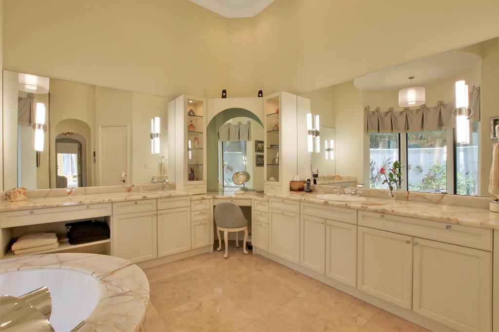 ADMIRALS COVE - Residential