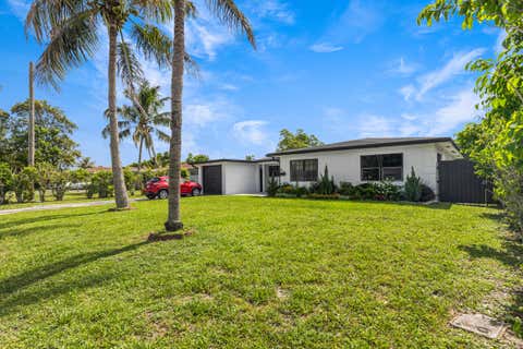 Tiny photo for 24 NW 42nd Terrace, Plantation, FL 33317 (MLS # B26048156)