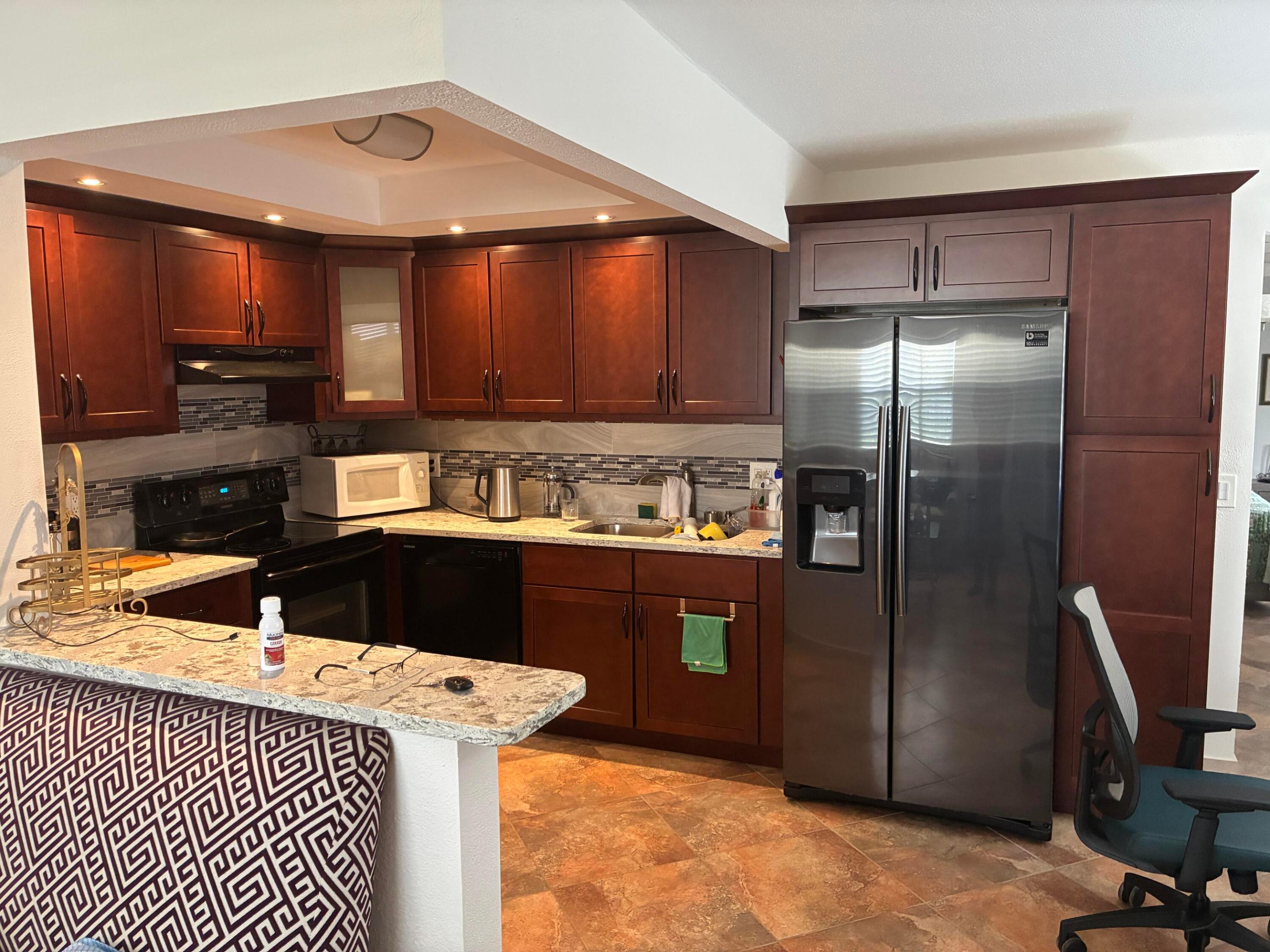 KINGS POINT SAXONY CONDOS - Residential