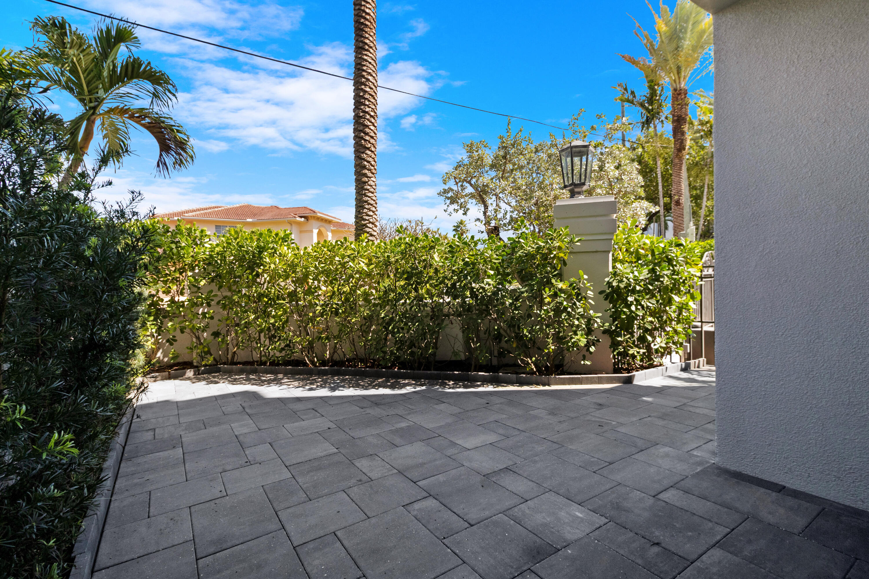 HILLSBORO SHORES SEC - Residential