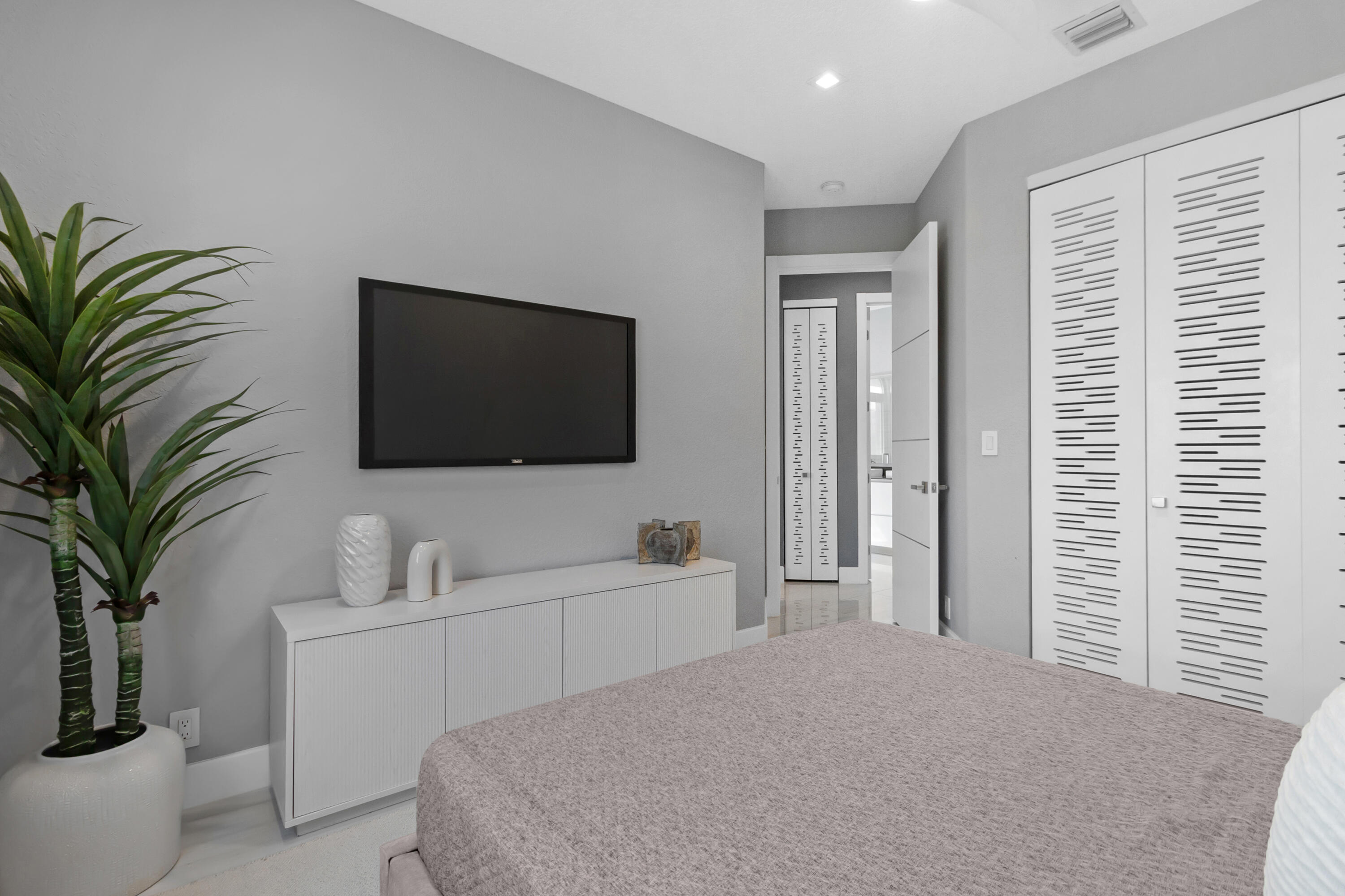 HILLSBORO SHORES SEC - Residential