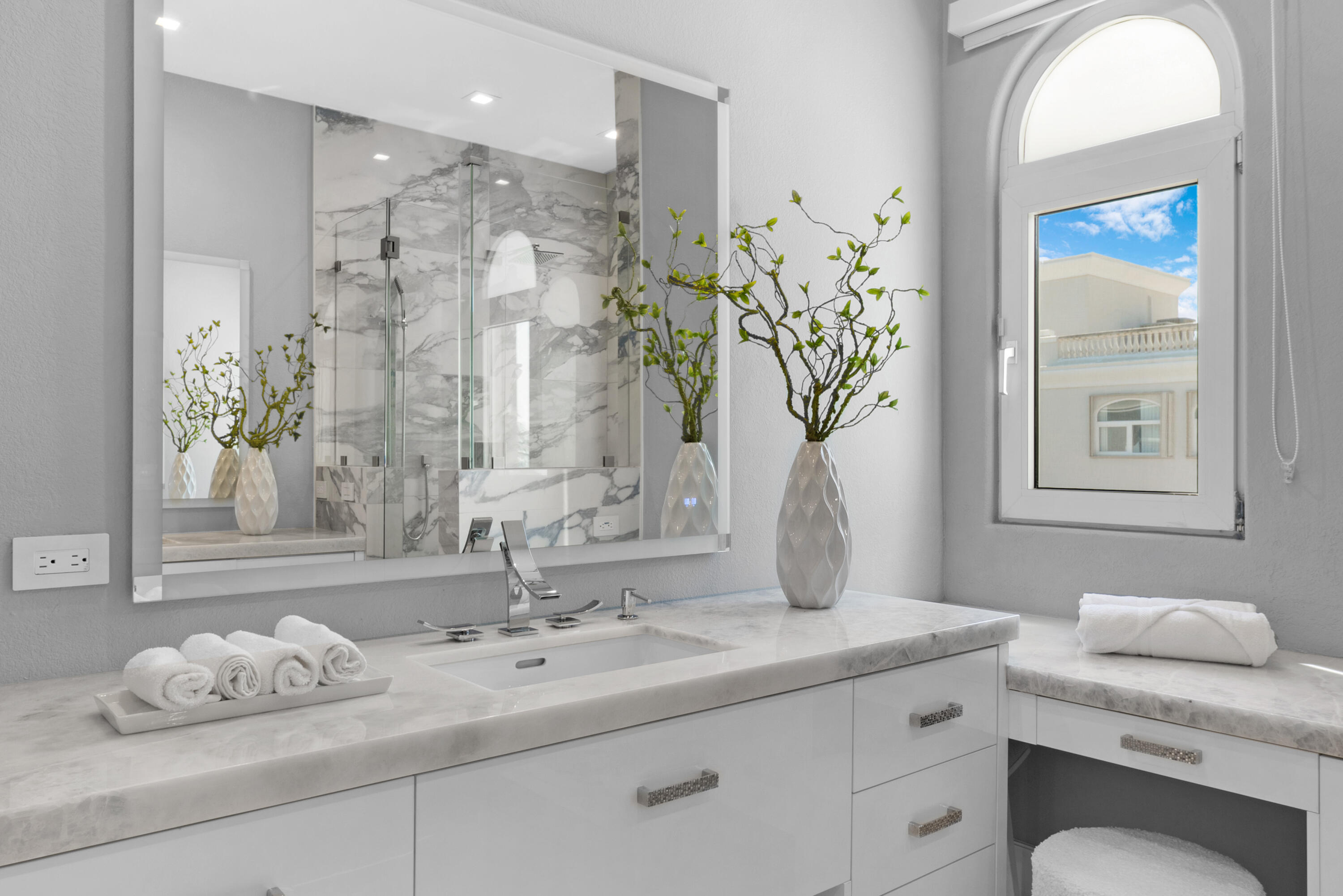 HILLSBORO SHORES SEC - Residential