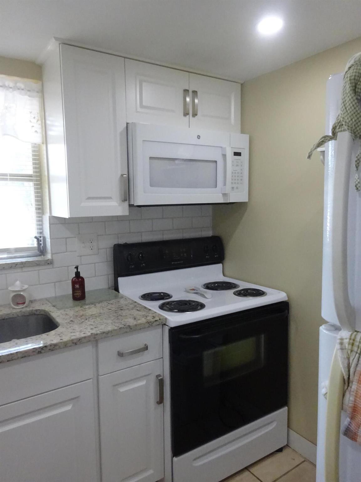 CRESTHAVEN VILLAS CONDO 3 - Residential Lease