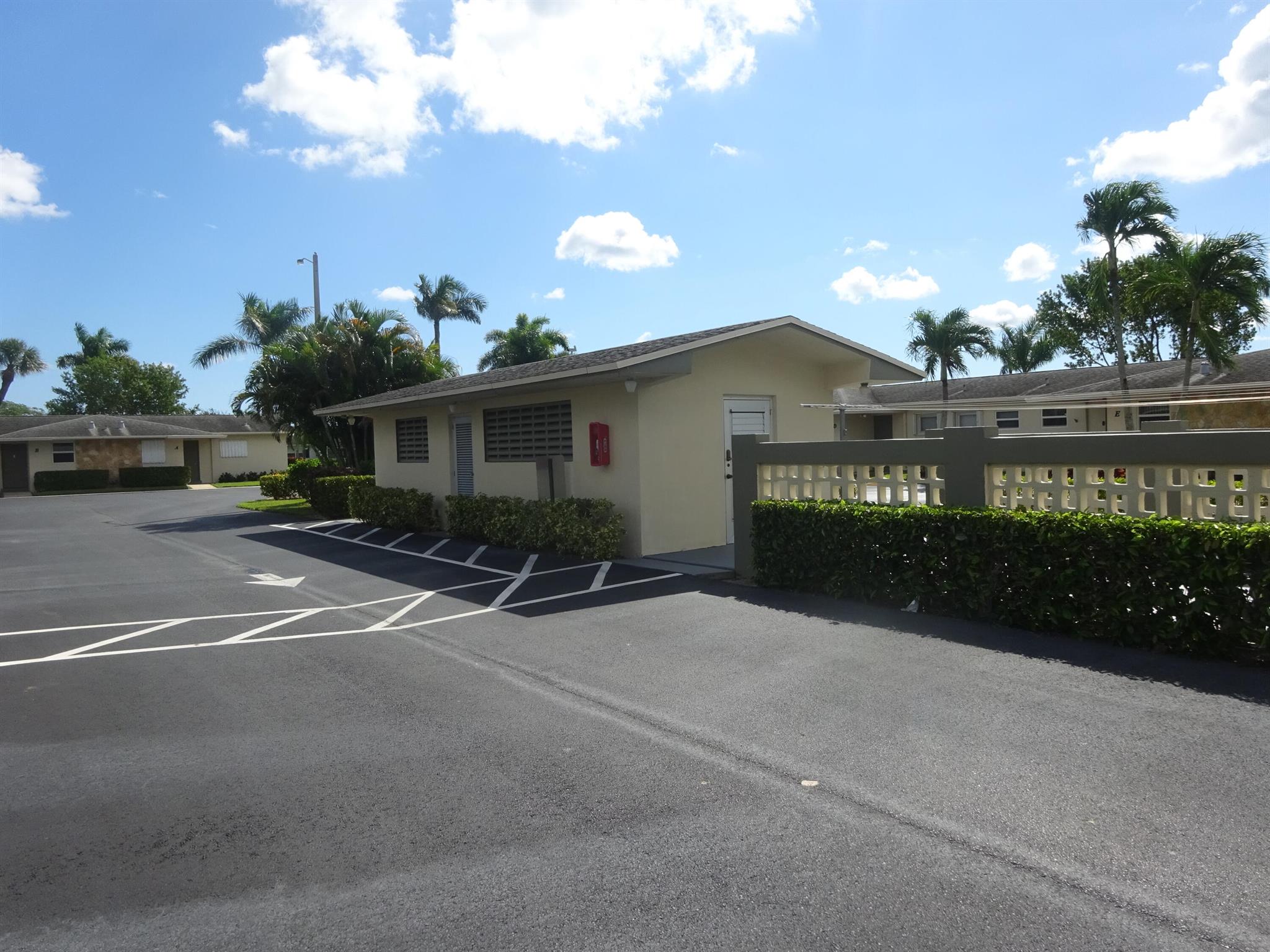 CRESTHAVEN VILLAS CONDO 3 - Residential Lease