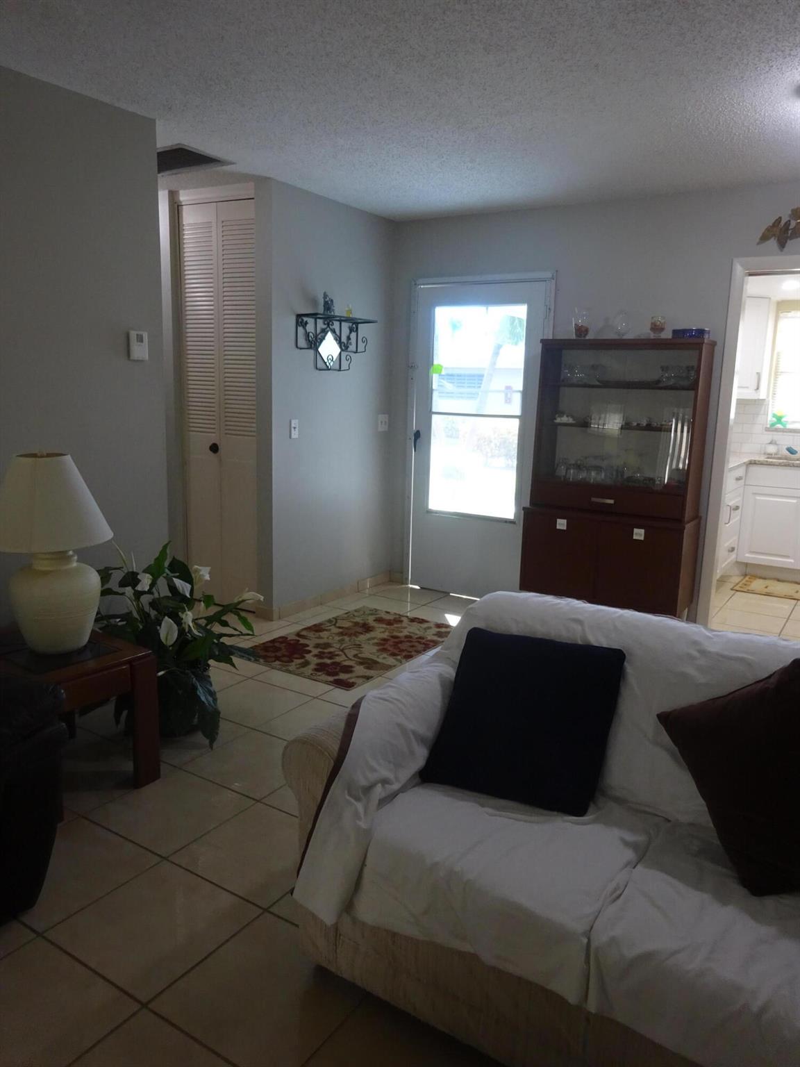 CRESTHAVEN VILLAS CONDO 3 - Residential Lease