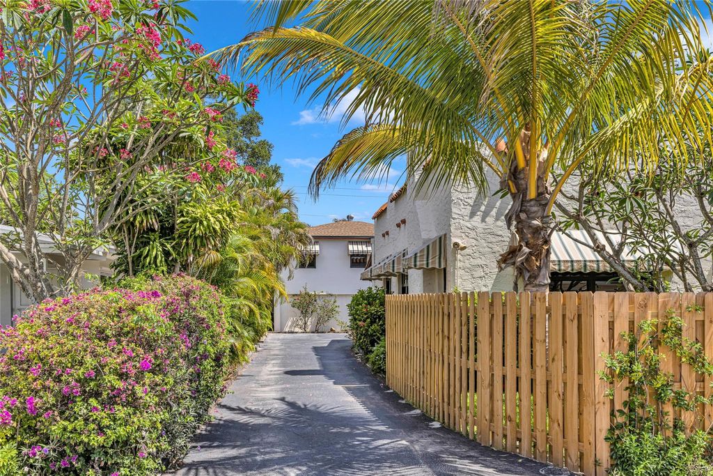 Photo of 309 SW 20th Street #2, Fort Lauderdale, FL 33315 (MLS # F10503511)