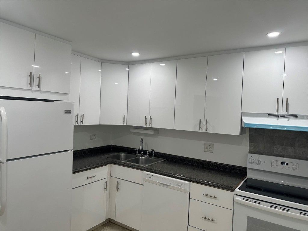 Photo of 3680 Inverrary Drive #1h, Lauderhill, FL 33319 (MLS # F10461431)